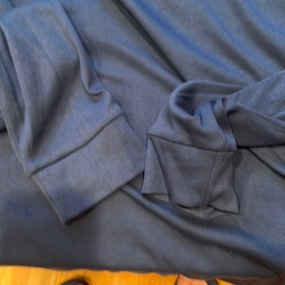 Blue top - Picture 3 of 4